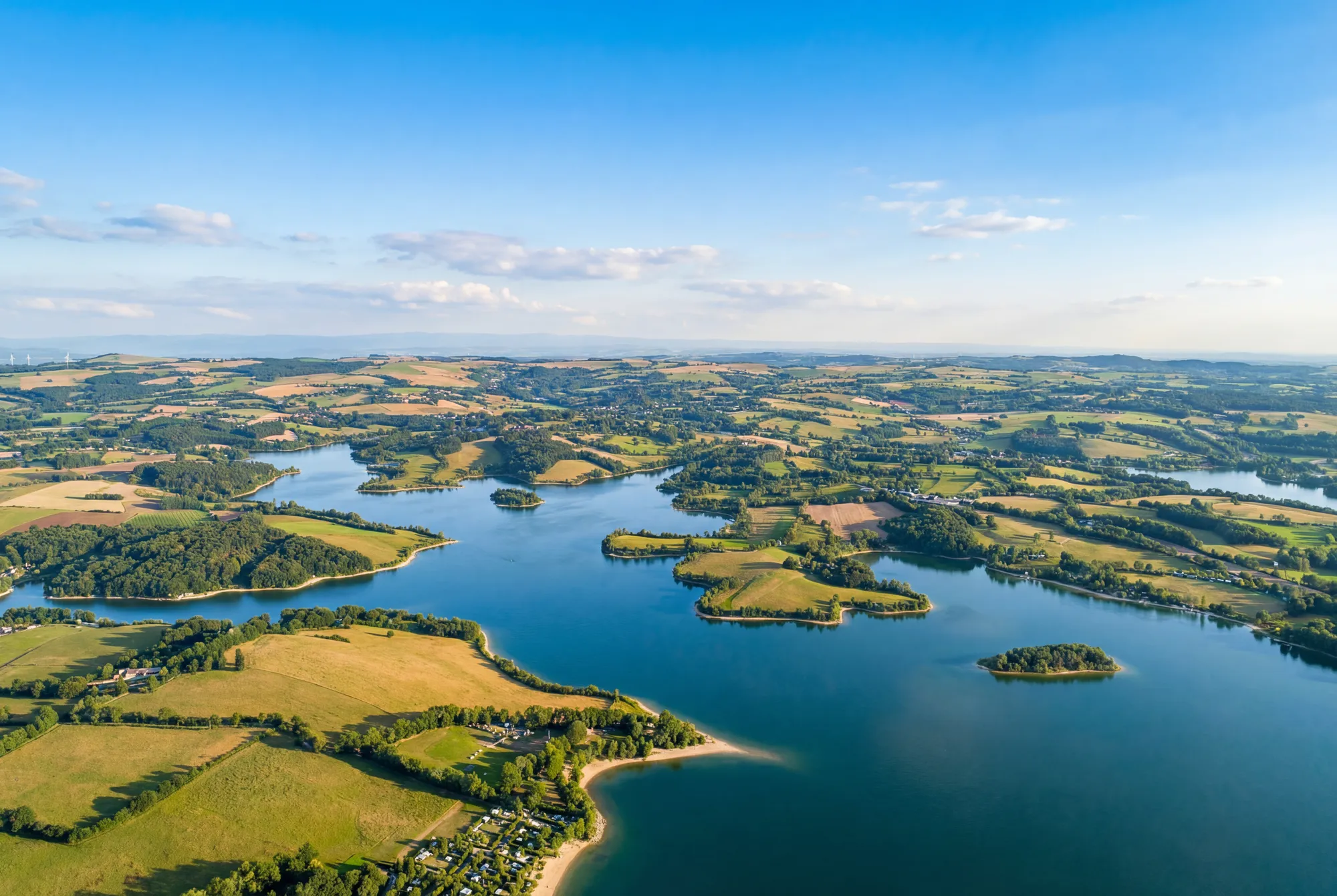 Lac de Pareloup, plus grand lac du Sud de la France